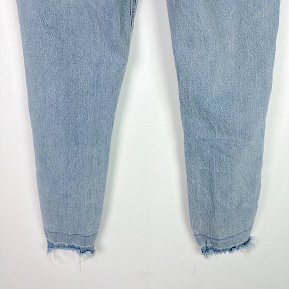 Abercrombie & Fitch Distressed High Rise Mom Jean Raw Hem Light Wash Size 26 2 - Picture 10 of 11